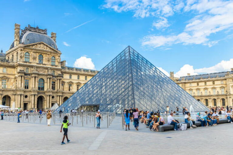 Top 5 Famous Historical and Cultural Hubs in Paris